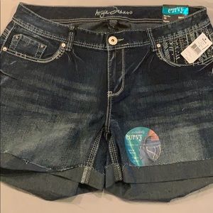 Ariya stretch jean short size 16
